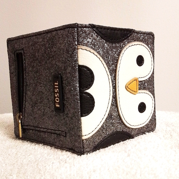 Adorable Owl Fossil Wallet! There's pockets for your dollar bills change & cards - Picture 5 of 6